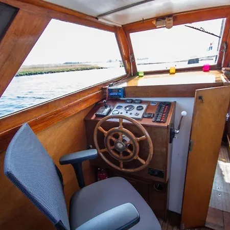 Bruzer Boat 4-6p Boco Living Marina Apartment *